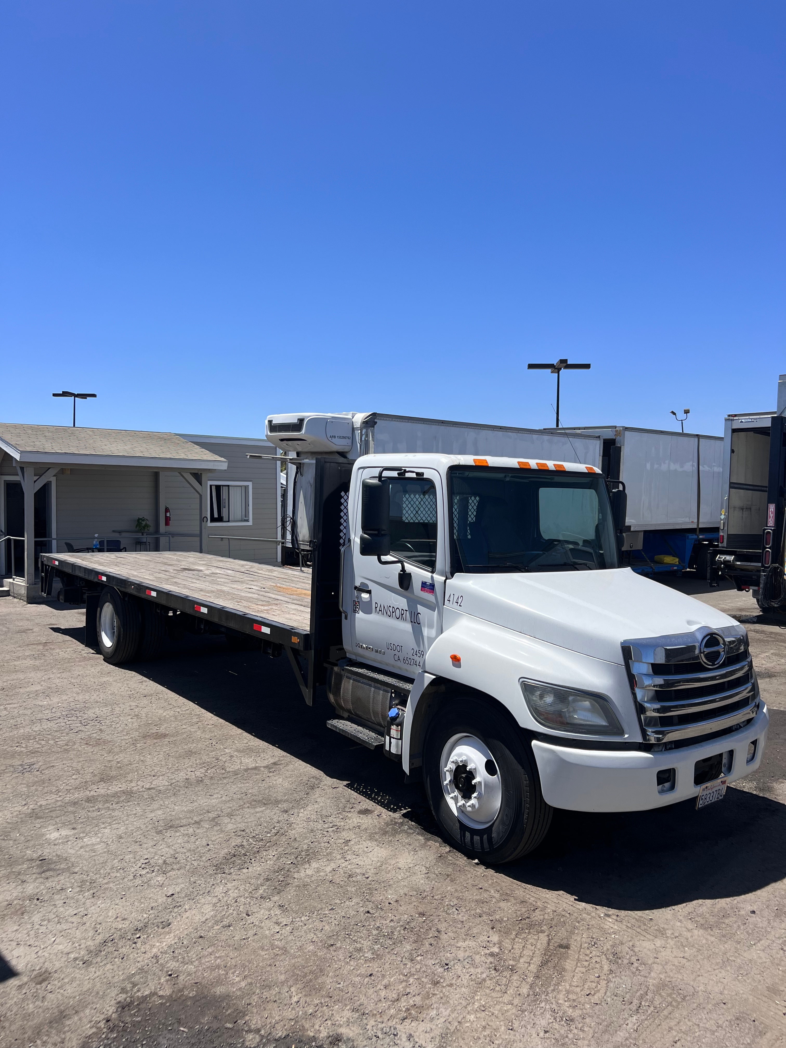 2019 HINO 268 - 3186 - 26ft FLATBED - NON CDL - Otay Truck Sales